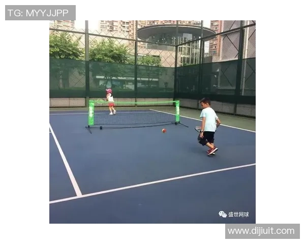 女孩子足球明星崛起展现青春力量与梦想追逐的精彩旅程